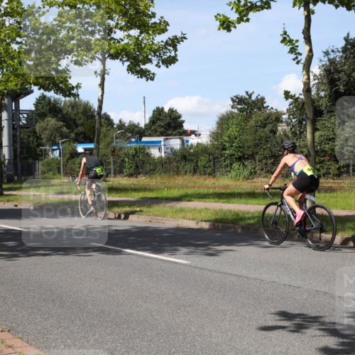 10.08.2025 - GEWOBA Citytriathlon Bremen Yannick Fuchs http://msf.ph/oto/8542508 10.08.2025 14:32:31 Radfahren 105, 284, 299, 355, 370, 393, 420, 463, 489 meine-sportfotos.de
