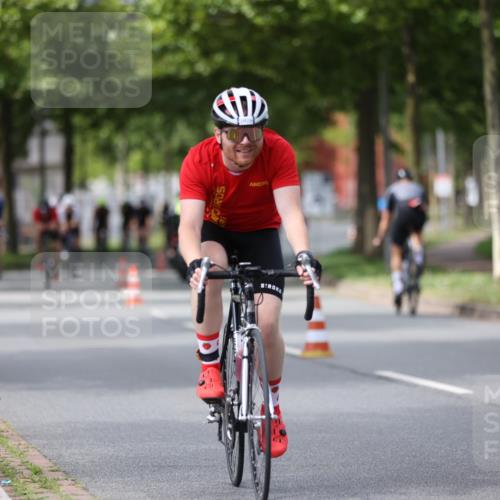 10.08.2025 - GEWOBA Citytriathlon Bremen Yannick Fuchs http://msf.ph/oto/8542511 10.08.2025 12:48:35 Radfahren 564, 616, 627, 630, 657, 687, 717, 793, 839, 857, 876, 897, 1026 meine-sportfotos.de