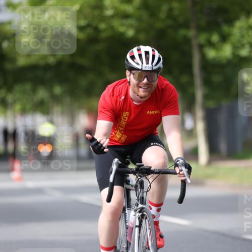 10.08.2025 - GEWOBA Citytriathlon Bremen Yannick Fuchs http://msf.ph/oto/8542518 10.08.2025 12:48:36 Radfahren 564, 616, 627, 630, 657, 687, 717, 793, 839, 857, 876, 897, 932, 1026 meine-sportfotos.de