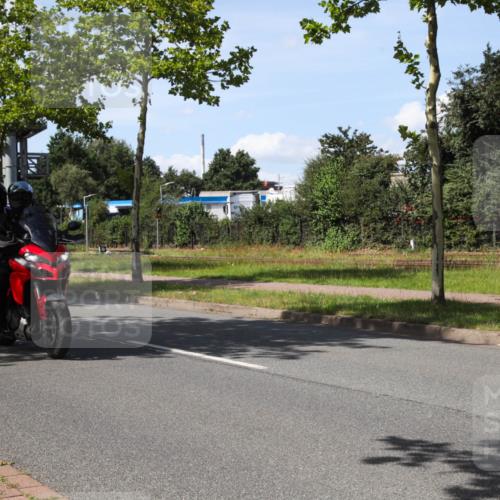 10.08.2025 - GEWOBA Citytriathlon Bremen Yannick Fuchs http://msf.ph/oto/8542550 10.08.2025 14:32:39 Radfahren 15, 82, 96, 118, 243, 284, 393, 420, 435 meine-sportfotos.de