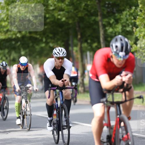10.08.2025 - GEWOBA Citytriathlon Bremen Yannick Fuchs http://msf.ph/oto/8542570 10.08.2025 12:48:40 Radfahren 564, 616, 621, 627, 630, 655, 657, 687, 717, 793, 839, 857, 876, 897, 932, 1026 meine-sportfotos.de