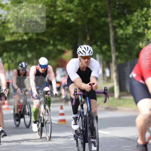 10.08.2025 - GEWOBA Citytriathlon Bremen Yannick Fuchs http://msf.ph/oto/8542573 10.08.2025 12:48:40 Radfahren 564, 616, 621, 627, 630, 655, 657, 687, 717, 793, 839, 857, 876, 897, 932, 1026 meine-sportfotos.de