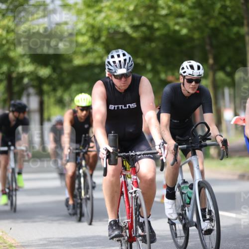10.08.2025 - GEWOBA Citytriathlon Bremen Yannick Fuchs http://msf.ph/oto/8542588 10.08.2025 12:48:41 Radfahren 564, 616, 621, 627, 630, 655, 657, 687, 717, 793, 839, 857, 876, 897, 932, 1026 meine-sportfotos.de