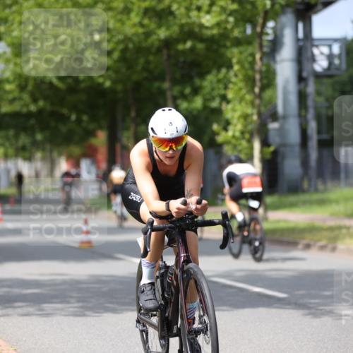 10.08.2025 - GEWOBA Citytriathlon Bremen Yannick Fuchs http://msf.ph/oto/8542624 10.08.2025 12:48:47 Radfahren 564, 578, 616, 621, 627, 630, 655, 657, 687, 717, 788, 793, 857, 876, 897, 932, 1026 meine-sportfotos.de