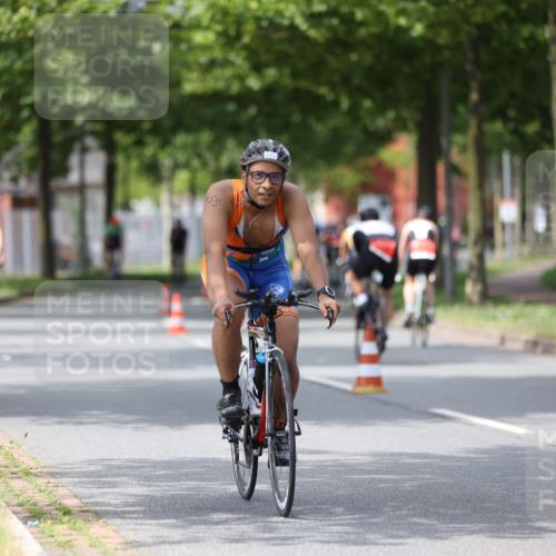10.08.2025 - GEWOBA Citytriathlon Bremen Yannick Fuchs http://msf.ph/oto/8542638 10.08.2025 12:48:49 Radfahren 564, 578, 616, 621, 627, 630, 649, 655, 657, 687, 717, 788, 793, 857, 876, 897, 932, 1010, 1026 meine-sportfotos.de