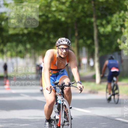 10.08.2025 - GEWOBA Citytriathlon Bremen Yannick Fuchs http://msf.ph/oto/8542644 10.08.2025 12:48:49 Radfahren 564, 578, 616, 621, 627, 630, 649, 655, 657, 687, 717, 788, 793, 857, 876, 897, 932, 1010, 1026 meine-sportfotos.de