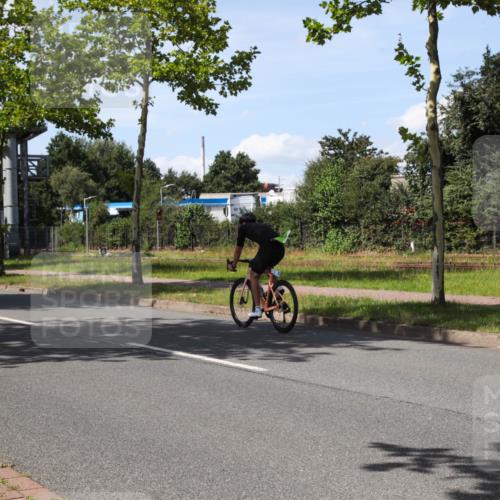 10.08.2025 - GEWOBA Citytriathlon Bremen Yannick Fuchs http://msf.ph/oto/8542684 10.08.2025 14:32:55 Radfahren 14, 15, 37, 82, 96, 118, 122, 243, 357, 387, 435, 501 meine-sportfotos.de
