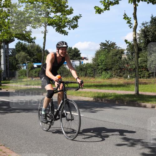 10.08.2025 - GEWOBA Citytriathlon Bremen Yannick Fuchs http://msf.ph/oto/8542699 10.08.2025 14:32:57 Radfahren 14, 15, 37, 82, 96, 118, 122, 243, 357, 387, 435, 501 meine-sportfotos.de