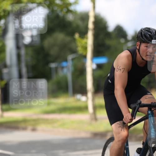 10.08.2025 - GEWOBA Citytriathlon Bremen Yannick Fuchs http://msf.ph/oto/8542755 10.08.2025 12:49:02 Radfahren 578, 621, 641, 649, 655, 682, 788, 863, 950, 1010, 1027 meine-sportfotos.de