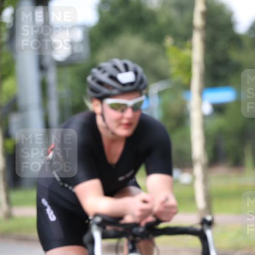 10.08.2025 - GEWOBA Citytriathlon Bremen Yannick Fuchs http://msf.ph/oto/8542803 10.08.2025 12:49:09 Radfahren 593, 641, 649, 682, 806, 840, 863, 950, 1010, 1027 meine-sportfotos.de
