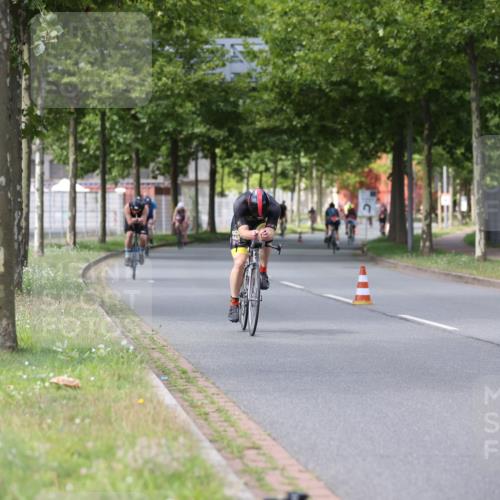 10.08.2025 - GEWOBA Citytriathlon Bremen Yannick Fuchs http://msf.ph/oto/8542810 10.08.2025 12:49:17 Radfahren 593, 774, 806, 840, 888, 942, 950, 1027 meine-sportfotos.de