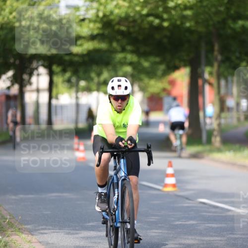 10.08.2025 - GEWOBA Citytriathlon Bremen Yannick Fuchs http://msf.ph/oto/8542821 10.08.2025 10:42:24 Radfahren 13, 25, 89, 131, 167, 175, 189, 199 meine-sportfotos.de