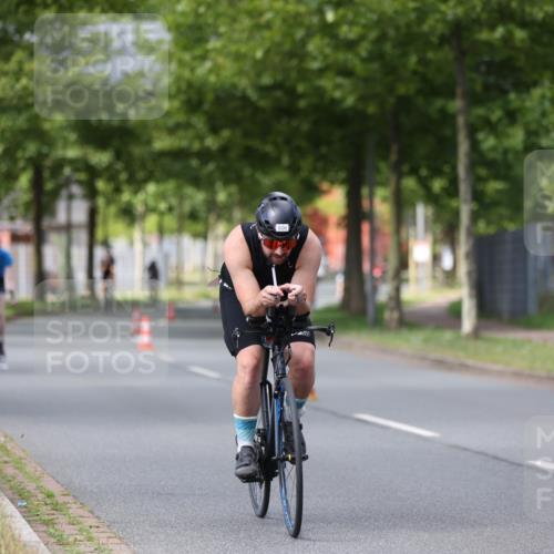 10.08.2025 - GEWOBA Citytriathlon Bremen Yannick Fuchs http://msf.ph/oto/8542835 10.08.2025 12:49:19 Radfahren 593, 702, 774, 806, 840, 888, 942, 950, 1027 meine-sportfotos.de