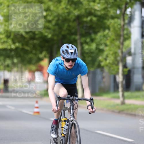 10.08.2025 - GEWOBA Citytriathlon Bremen Yannick Fuchs http://msf.ph/oto/8542858 10.08.2025 12:49:22 Radfahren 560, 593, 702, 774, 806, 840, 841, 888, 942 meine-sportfotos.de