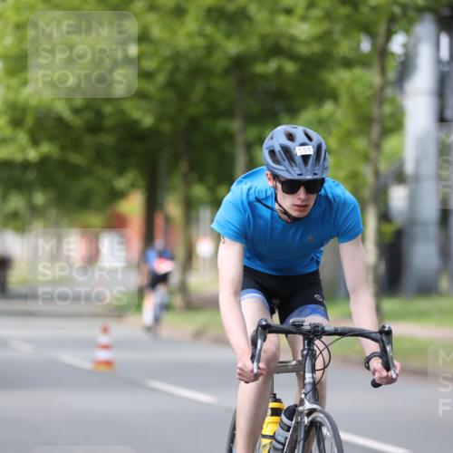 10.08.2025 - GEWOBA Citytriathlon Bremen Yannick Fuchs http://msf.ph/oto/8542861 10.08.2025 12:49:22 Radfahren 560, 593, 702, 774, 806, 840, 841, 888, 942 meine-sportfotos.de
