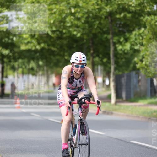 10.08.2025 - GEWOBA Citytriathlon Bremen Yannick Fuchs http://msf.ph/oto/8542870 10.08.2025 12:49:24 Radfahren 560, 593, 702, 774, 806, 840, 841, 888, 942 meine-sportfotos.de