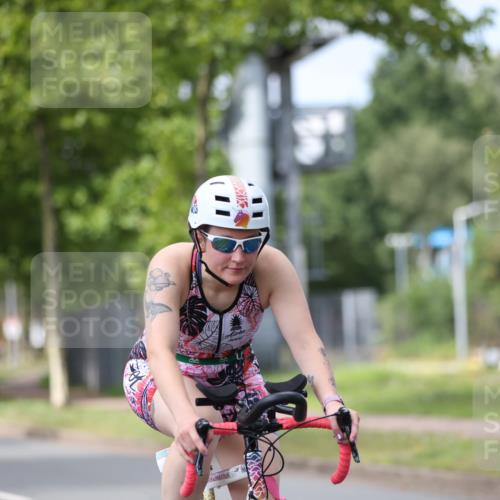 10.08.2025 - GEWOBA Citytriathlon Bremen Yannick Fuchs http://msf.ph/oto/8542878 10.08.2025 12:49:24 Radfahren 560, 593, 702, 774, 806, 840, 841, 888, 942 meine-sportfotos.de
