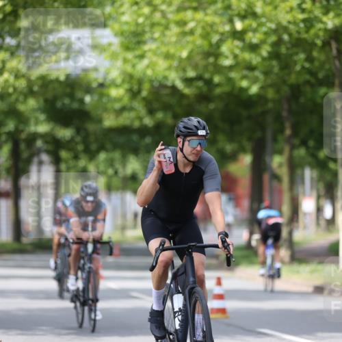 10.08.2025 - GEWOBA Citytriathlon Bremen Yannick Fuchs http://msf.ph/oto/8542897 10.08.2025 12:49:27 Radfahren 560, 593, 702, 715, 774, 806, 840, 841, 873, 888, 942 meine-sportfotos.de