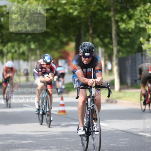 10.08.2025 - GEWOBA Citytriathlon Bremen Yannick Fuchs http://msf.ph/oto/8542907 10.08.2025 12:49:28 Radfahren 560, 593, 702, 715, 774, 806, 840, 841, 873, 888, 942 meine-sportfotos.de
