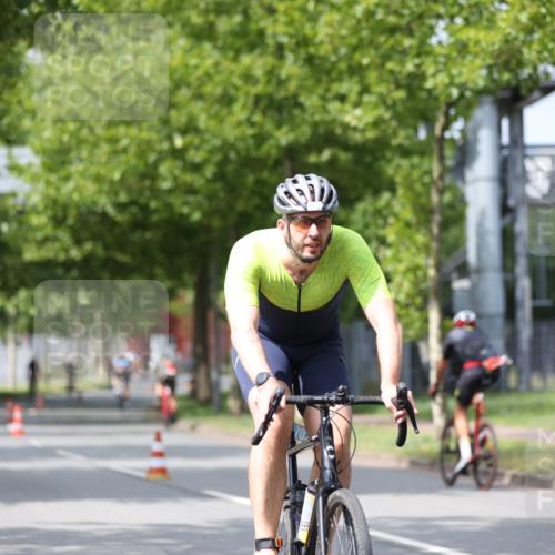 10.08.2025 - GEWOBA Citytriathlon Bremen Yannick Fuchs http://msf.ph/oto/8542928 10.08.2025 12:49:31 Radfahren 560, 593, 637, 702, 715, 774, 806, 840, 841, 873, 888, 922, 942 meine-sportfotos.de