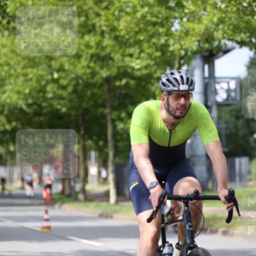 10.08.2025 - GEWOBA Citytriathlon Bremen Yannick Fuchs http://msf.ph/oto/8542931 10.08.2025 12:49:31 Radfahren 560, 593, 637, 702, 715, 774, 806, 840, 841, 873, 888, 922, 942 meine-sportfotos.de