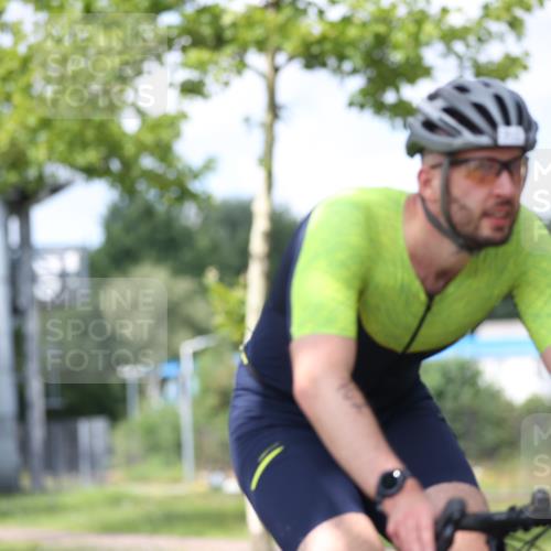 10.08.2025 - GEWOBA Citytriathlon Bremen Yannick Fuchs http://msf.ph/oto/8542938 10.08.2025 12:49:31 Radfahren 560, 593, 637, 702, 715, 774, 806, 840, 841, 873, 888, 922, 942 meine-sportfotos.de