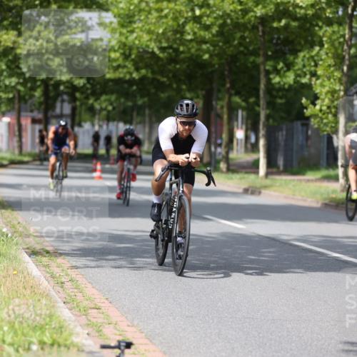 10.08.2025 - GEWOBA Citytriathlon Bremen Yannick Fuchs http://msf.ph/oto/8542945 10.08.2025 12:49:37 Radfahren 560, 637, 648, 666, 689, 702, 715, 774, 841, 856, 873, 888, 922 meine-sportfotos.de