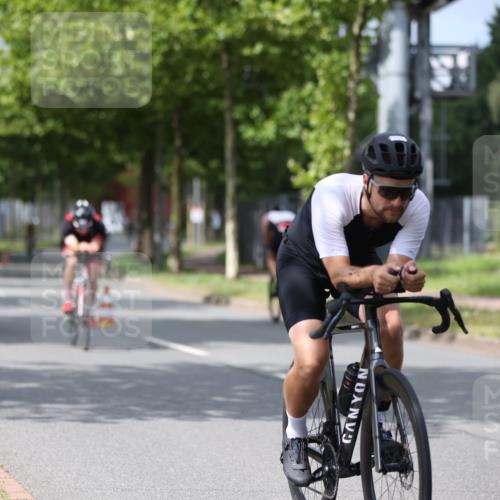 10.08.2025 - GEWOBA Citytriathlon Bremen Yannick Fuchs http://msf.ph/oto/8542956 10.08.2025 12:49:38 Radfahren 560, 637, 648, 666, 689, 702, 715, 774, 841, 856, 873, 888, 922 meine-sportfotos.de