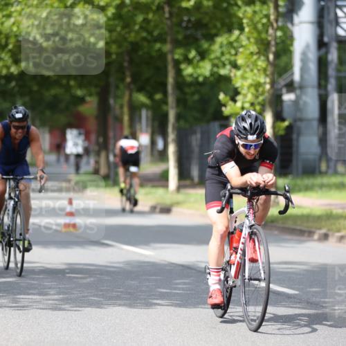 10.08.2025 - GEWOBA Citytriathlon Bremen Yannick Fuchs http://msf.ph/oto/8542962 10.08.2025 12:49:39 Radfahren 560, 637, 648, 666, 688, 689, 702, 715, 774, 841, 856, 873, 888, 922 meine-sportfotos.de
