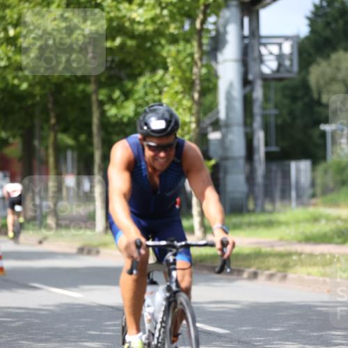 10.08.2025 - GEWOBA Citytriathlon Bremen Yannick Fuchs http://msf.ph/oto/8542975 10.08.2025 12:49:40 Radfahren 560, 637, 648, 666, 688, 689, 692, 702, 715, 774, 841, 856, 873, 888, 922 meine-sportfotos.de