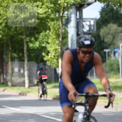 10.08.2025 - GEWOBA Citytriathlon Bremen Yannick Fuchs http://msf.ph/oto/8542978 10.08.2025 12:49:40 Radfahren 560, 637, 648, 666, 688, 689, 692, 702, 715, 774, 841, 856, 873, 888, 922 meine-sportfotos.de