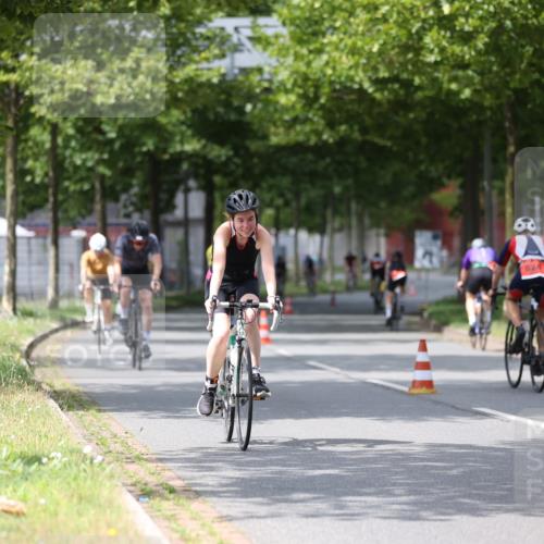 10.08.2025 - GEWOBA Citytriathlon Bremen Yannick Fuchs http://msf.ph/oto/8542982 10.08.2025 12:49:43 Radfahren 552, 560, 637, 648, 666, 688, 689, 692, 702, 715, 741, 841, 856, 873, 922 meine-sportfotos.de