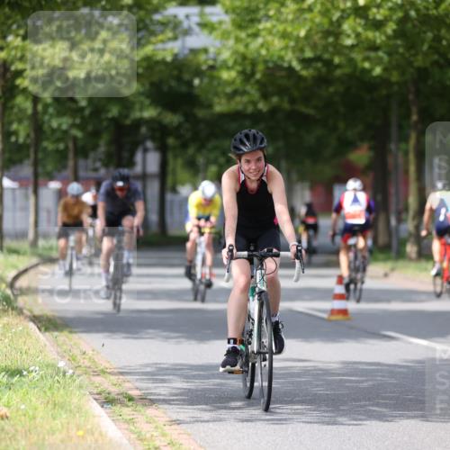 10.08.2025 - GEWOBA Citytriathlon Bremen Yannick Fuchs http://msf.ph/oto/8542993 10.08.2025 12:49:43 Radfahren 552, 560, 637, 648, 666, 688, 689, 692, 702, 715, 741, 841, 856, 873, 922 meine-sportfotos.de