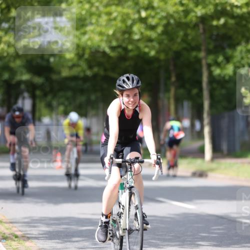 10.08.2025 - GEWOBA Citytriathlon Bremen Yannick Fuchs http://msf.ph/oto/8543001 10.08.2025 12:49:44 Radfahren 552, 560, 637, 648, 666, 688, 689, 692, 702, 715, 741, 841, 856, 873, 922 meine-sportfotos.de