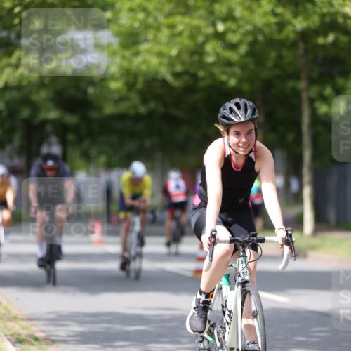10.08.2025 - GEWOBA Citytriathlon Bremen Yannick Fuchs http://msf.ph/oto/8543004 10.08.2025 12:49:44 Radfahren 552, 560, 637, 648, 666, 688, 689, 692, 702, 715, 741, 841, 856, 873, 922 meine-sportfotos.de