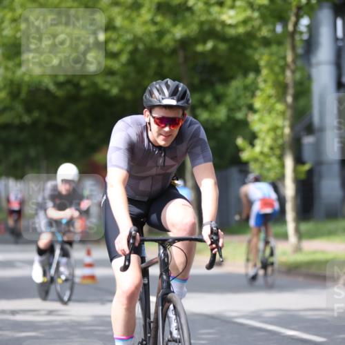 10.08.2025 - GEWOBA Citytriathlon Bremen Yannick Fuchs http://msf.ph/oto/8543022 10.08.2025 12:49:46 Radfahren 552, 637, 648, 666, 688, 689, 692, 715, 741, 856, 873, 922 meine-sportfotos.de