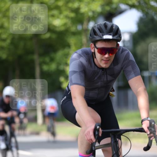 10.08.2025 - GEWOBA Citytriathlon Bremen Yannick Fuchs http://msf.ph/oto/8543029 10.08.2025 12:49:46 Radfahren 552, 637, 648, 666, 688, 689, 692, 715, 741, 856, 873, 922 meine-sportfotos.de