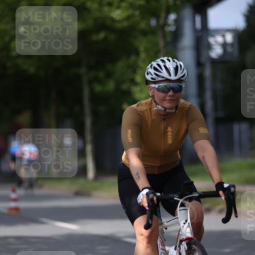 10.08.2025 - GEWOBA Citytriathlon Bremen Yannick Fuchs http://msf.ph/oto/8543045 10.08.2025 12:49:47 Radfahren 552, 637, 648, 666, 688, 689, 692, 715, 741, 856, 873, 922 meine-sportfotos.de