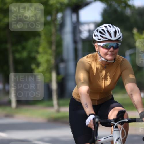10.08.2025 - GEWOBA Citytriathlon Bremen Yannick Fuchs http://msf.ph/oto/8543049 10.08.2025 12:49:47 Radfahren 552, 637, 648, 666, 688, 689, 692, 715, 741, 856, 873, 922 meine-sportfotos.de
