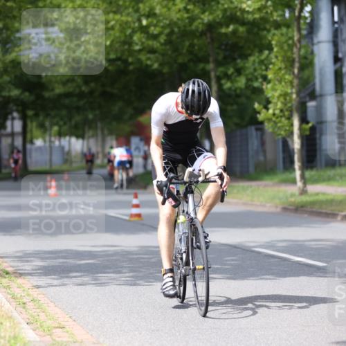 10.08.2025 - GEWOBA Citytriathlon Bremen Yannick Fuchs http://msf.ph/oto/8543055 10.08.2025 12:49:48 Radfahren 552, 637, 648, 666, 688, 689, 692, 715, 741, 856, 873, 922, 959 meine-sportfotos.de
