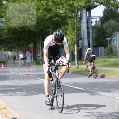 10.08.2025 - GEWOBA Citytriathlon Bremen Yannick Fuchs http://msf.ph/oto/8543060 10.08.2025 12:49:48 Radfahren 552, 637, 648, 666, 688, 689, 692, 715, 741, 856, 873, 922, 959 meine-sportfotos.de