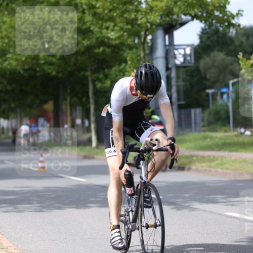 10.08.2025 - GEWOBA Citytriathlon Bremen Yannick Fuchs http://msf.ph/oto/8543063 10.08.2025 12:49:48 Radfahren 552, 637, 648, 666, 688, 689, 692, 715, 741, 856, 873, 922, 959 meine-sportfotos.de