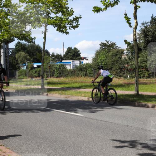 10.08.2025 - GEWOBA Citytriathlon Bremen Yannick Fuchs http://msf.ph/oto/8543064 10.08.2025 14:33:50 Radfahren 25, 48, 55, 65, 92, 151, 388, 514, 522 meine-sportfotos.de