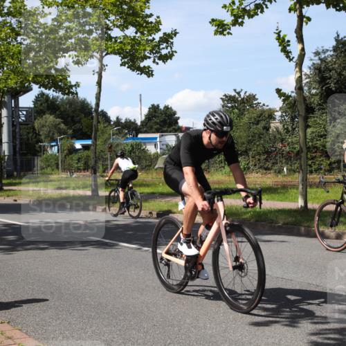 10.08.2025 - GEWOBA Citytriathlon Bremen Yannick Fuchs http://msf.ph/oto/8543068 10.08.2025 14:33:50 Radfahren 25, 48, 55, 65, 92, 151, 388, 514, 522 meine-sportfotos.de