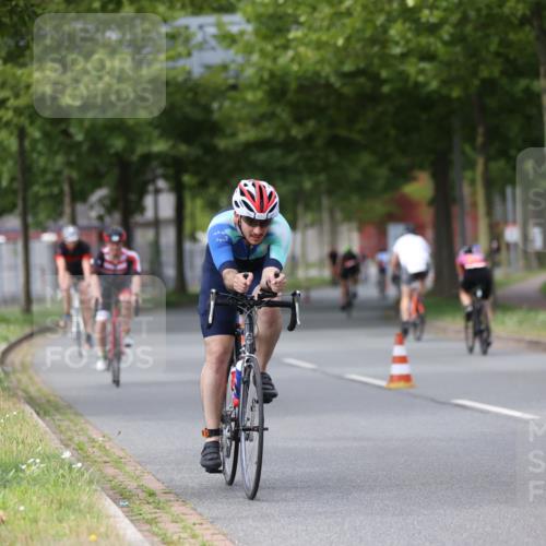 10.08.2025 - GEWOBA Citytriathlon Bremen Yannick Fuchs http://msf.ph/oto/8543098 10.08.2025 12:49:52 Radfahren 552, 637, 648, 666, 688, 689, 692, 722, 741, 838, 856, 873, 922, 959 meine-sportfotos.de