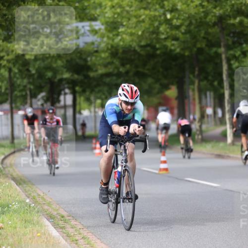 10.08.2025 - GEWOBA Citytriathlon Bremen Yannick Fuchs http://msf.ph/oto/8543101 10.08.2025 12:49:53 Radfahren 552, 637, 648, 666, 688, 689, 692, 722, 741, 838, 856, 922, 959 meine-sportfotos.de