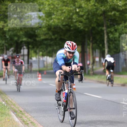 10.08.2025 - GEWOBA Citytriathlon Bremen Yannick Fuchs http://msf.ph/oto/8543104 10.08.2025 12:49:53 Radfahren 552, 637, 648, 666, 688, 689, 692, 722, 741, 838, 856, 922, 959 meine-sportfotos.de