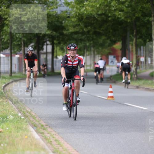 10.08.2025 - GEWOBA Citytriathlon Bremen Yannick Fuchs http://msf.ph/oto/8543107 10.08.2025 12:49:54 Radfahren 552, 637, 648, 666, 688, 689, 692, 722, 741, 838, 856, 922, 935, 959 meine-sportfotos.de