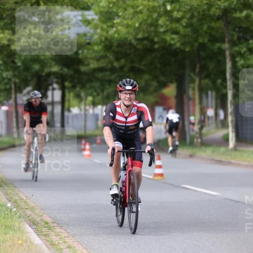 10.08.2025 - GEWOBA Citytriathlon Bremen Yannick Fuchs http://msf.ph/oto/8543114 10.08.2025 12:49:54 Radfahren 552, 637, 648, 666, 688, 689, 692, 722, 741, 838, 856, 922, 935, 959 meine-sportfotos.de
