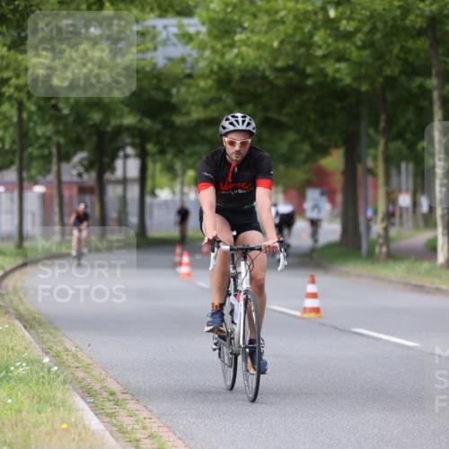 10.08.2025 - GEWOBA Citytriathlon Bremen Yannick Fuchs http://msf.ph/oto/8543123 10.08.2025 12:49:56 Radfahren 552, 648, 666, 688, 689, 692, 722, 741, 838, 856, 935, 959 meine-sportfotos.de